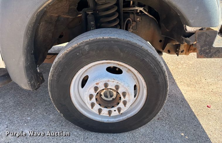 image for item EJ3106 2013 Ford F550 Crew Cab flatbed truck