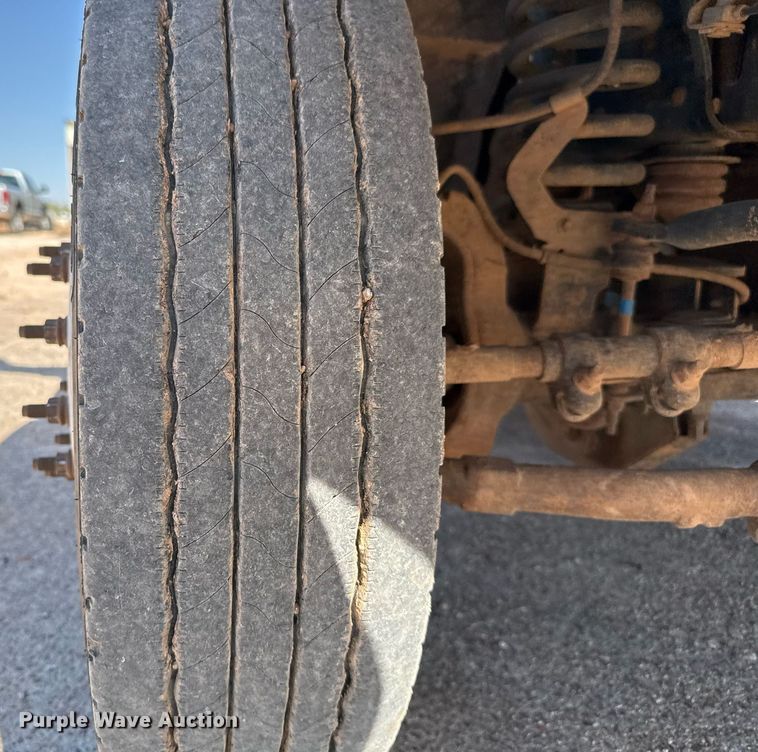 image for item EJ3106 2013 Ford F550 Crew Cab flatbed truck