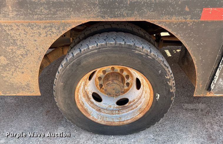 image for item EJ3106 2013 Ford F550 Crew Cab flatbed truck