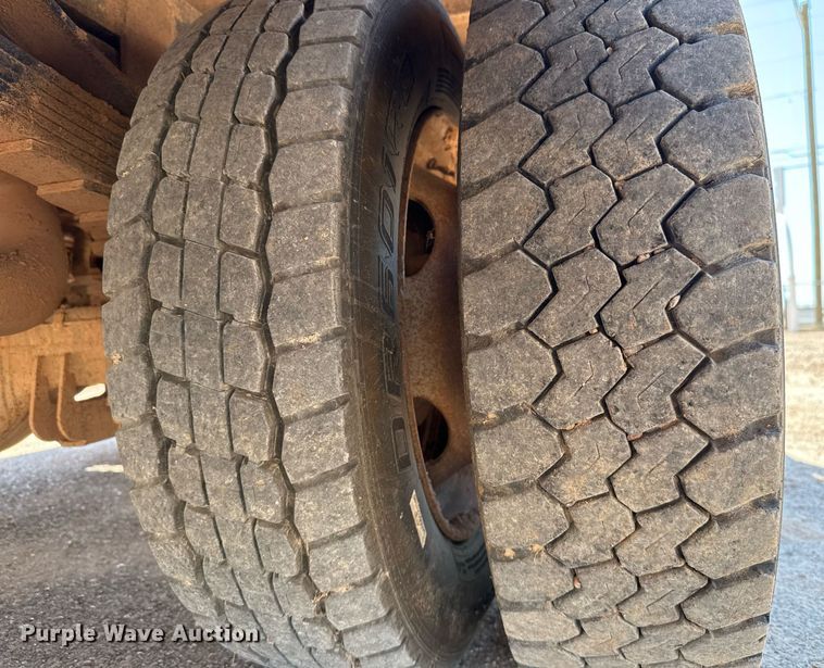 image for item EJ3106 2013 Ford F550 Crew Cab flatbed truck