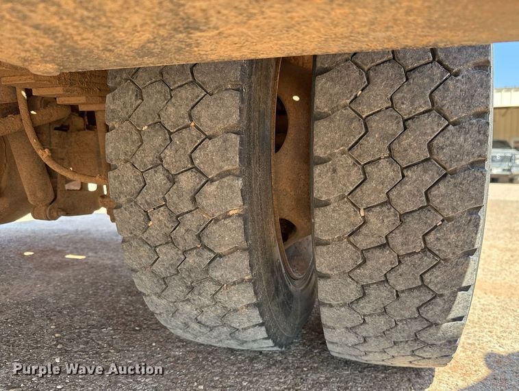 image for item EJ3106 2013 Ford F550 Crew Cab flatbed truck