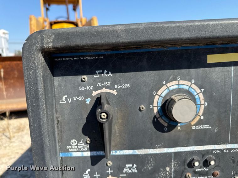 image for item EJ3113 1995 Miller Bobcat 225G Plus welder/generator