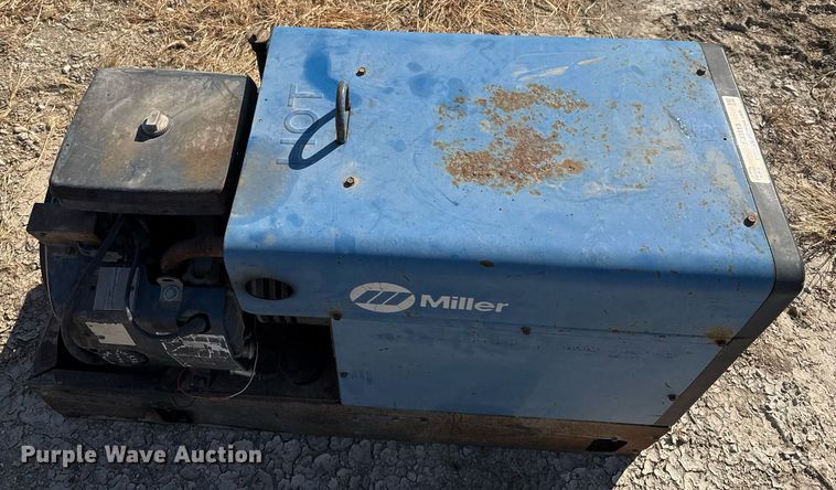 image for item EJ3113 1995 Miller Bobcat 225G Plus welder/generator