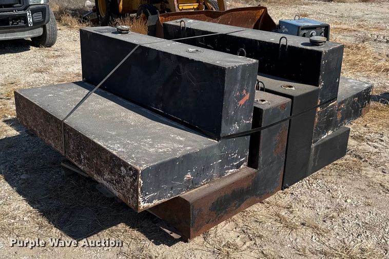 image for item EJ3114 (4) auxiliary fuel tanks