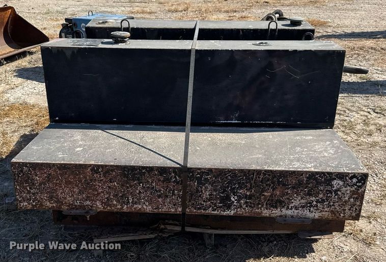 image for item EJ3114 (4) auxiliary fuel tanks