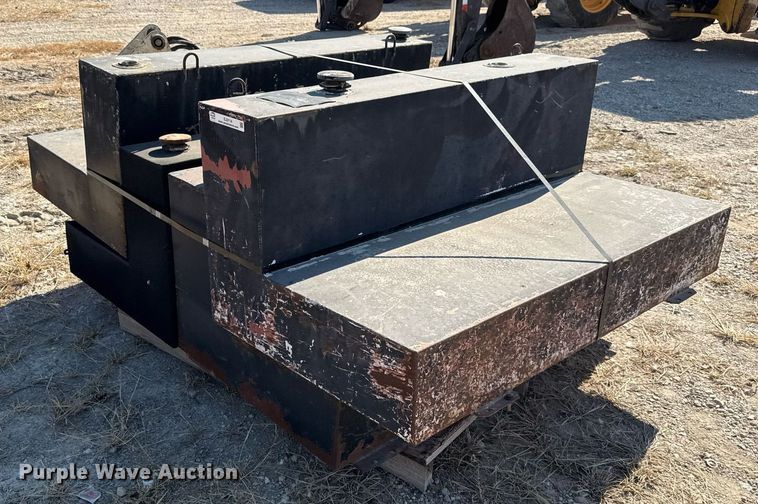 image for item EJ3114 (4) auxiliary fuel tanks