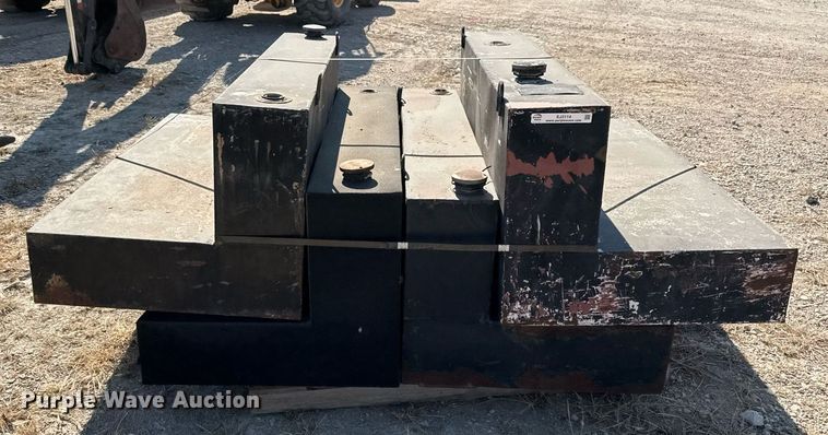 image for item EJ3114 (4) auxiliary fuel tanks