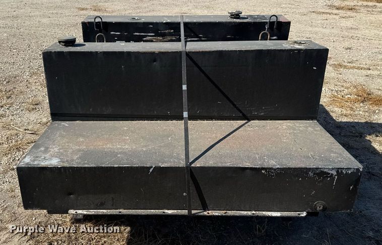 image for item EJ3114 (4) auxiliary fuel tanks