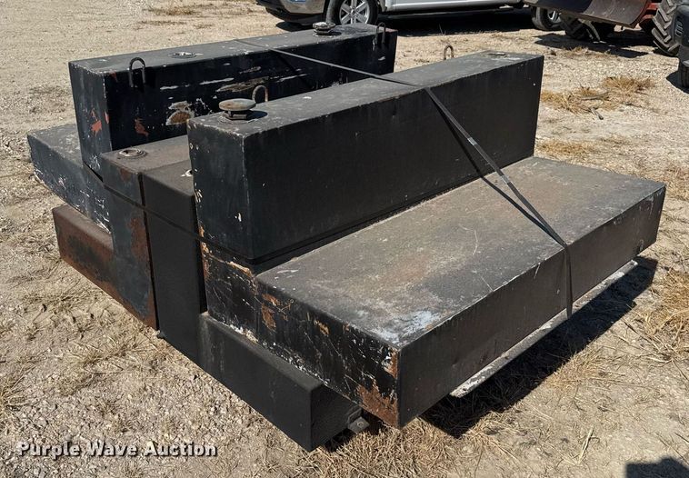 image for item EJ3114 (4) auxiliary fuel tanks