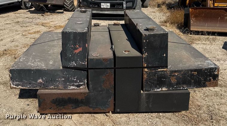 image for item EJ3114 (4) auxiliary fuel tanks