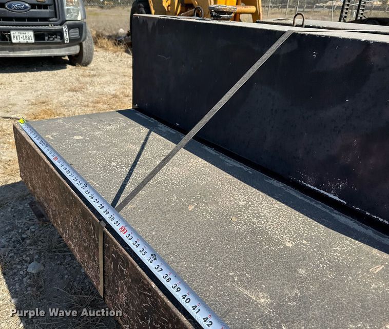 image for item EJ3114 (4) auxiliary fuel tanks