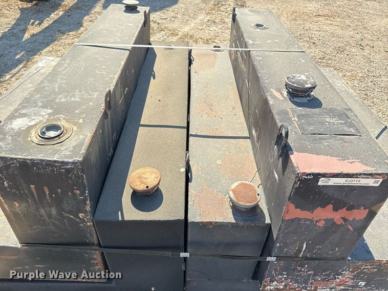 image for item EJ3114 (4) auxiliary fuel tanks
