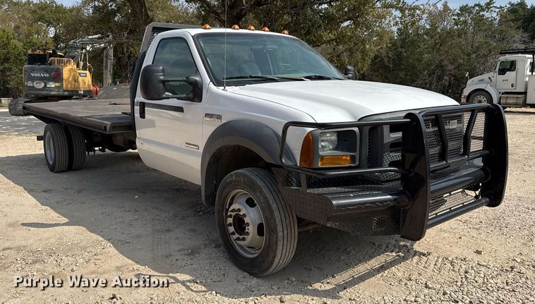 image for item EJ3116 2005 Ford F550 Super Duty XL flatbed truck