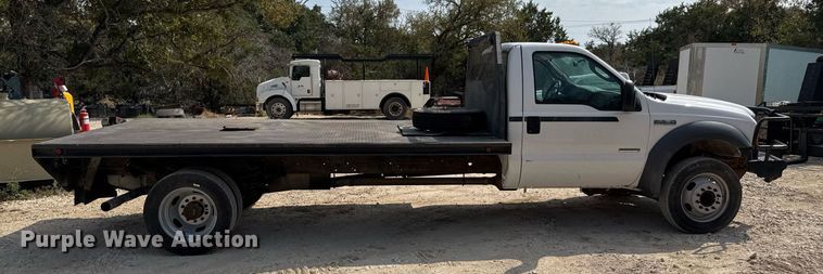 image for item EJ3116 2005 Ford F550 Super Duty XL flatbed truck