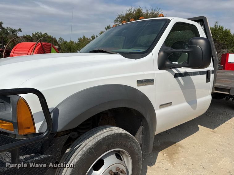 image for item EJ3116 2005 Ford F550 Super Duty XL flatbed truck