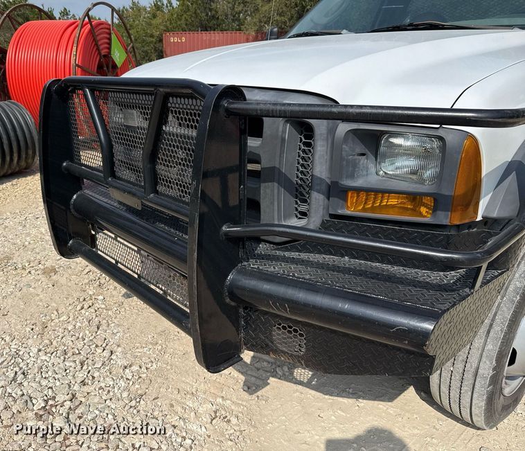 image for item EJ3116 2005 Ford F550 Super Duty XL flatbed truck