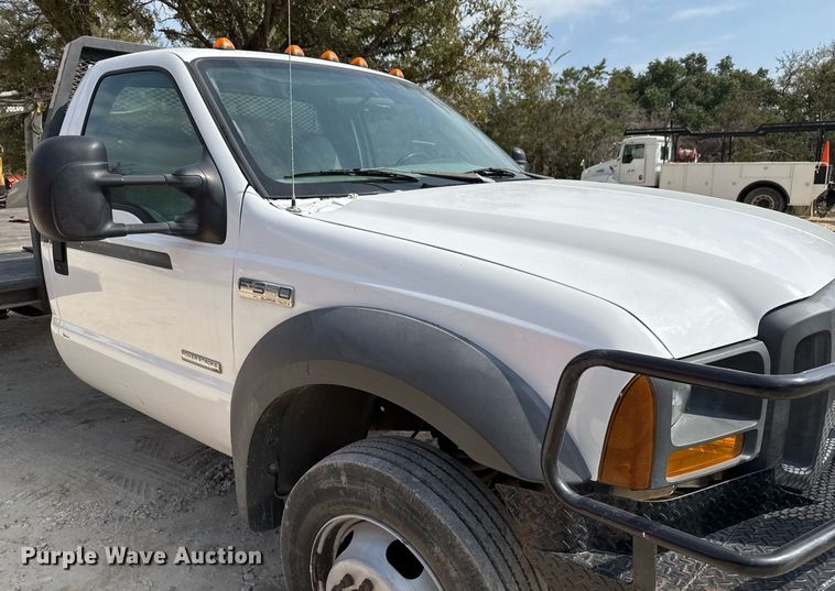 image for item EJ3116 2005 Ford F550 Super Duty XL flatbed truck