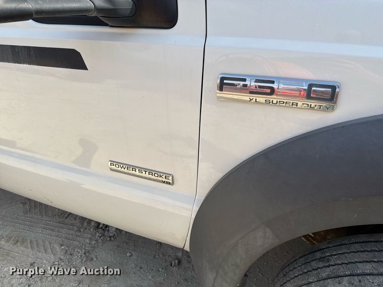 image for item EJ3116 2005 Ford F550 Super Duty XL flatbed truck