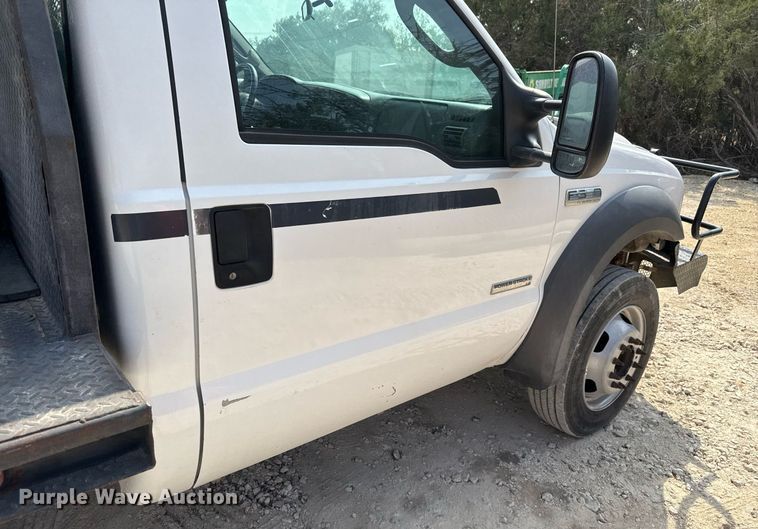 image for item EJ3116 2005 Ford F550 Super Duty XL flatbed truck