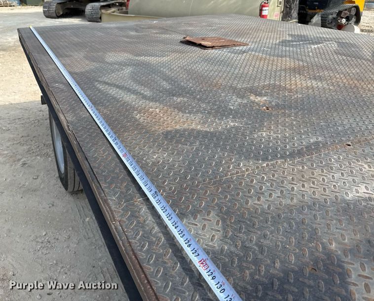 image for item EJ3116 2005 Ford F550 Super Duty XL flatbed truck