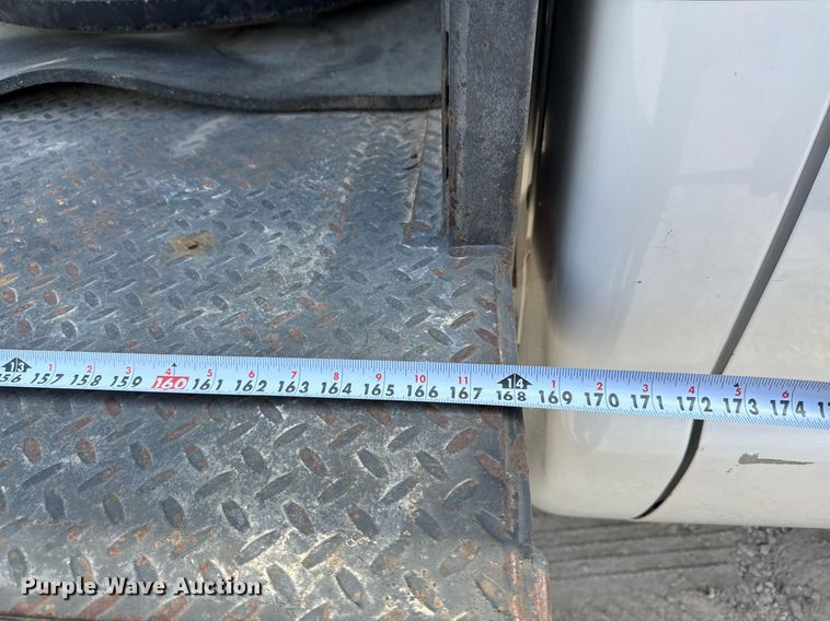 image for item EJ3116 2005 Ford F550 Super Duty XL flatbed truck