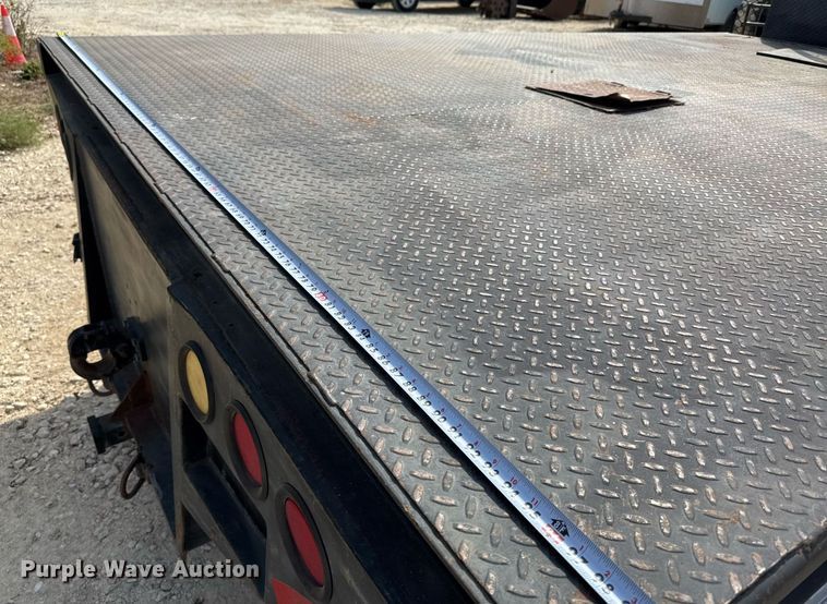 image for item EJ3116 2005 Ford F550 Super Duty XL flatbed truck