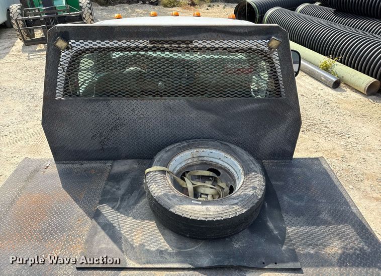 image for item EJ3116 2005 Ford F550 Super Duty XL flatbed truck