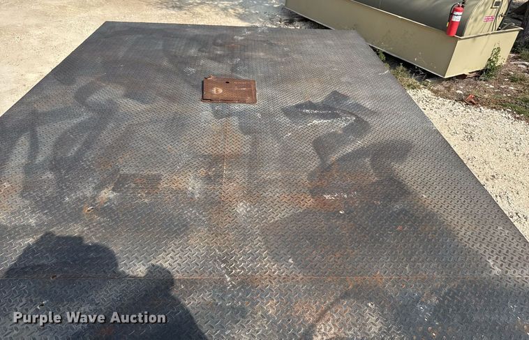 image for item EJ3116 2005 Ford F550 Super Duty XL flatbed truck