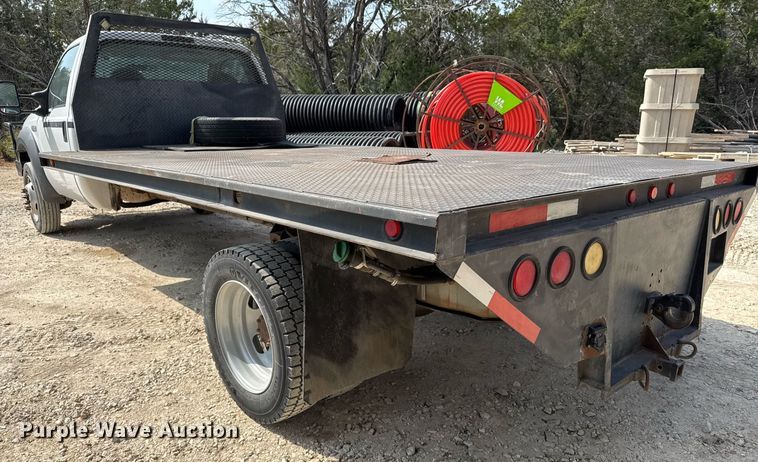 image for item EJ3116 2005 Ford F550 Super Duty XL flatbed truck