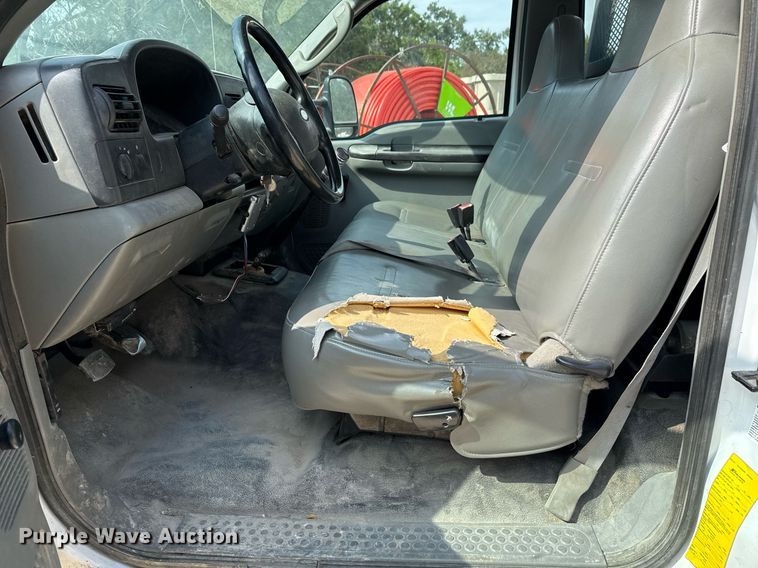 image for item EJ3116 2005 Ford F550 Super Duty XL flatbed truck