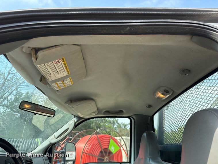 image for item EJ3116 2005 Ford F550 Super Duty XL flatbed truck