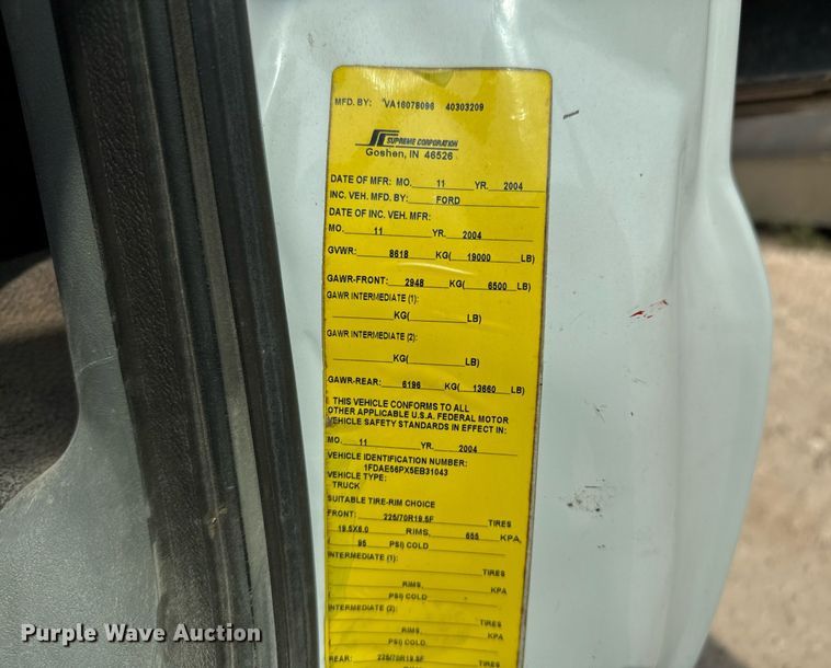 image for item EJ3116 2005 Ford F550 Super Duty XL flatbed truck