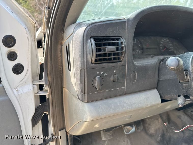 image for item EJ3116 2005 Ford F550 Super Duty XL flatbed truck