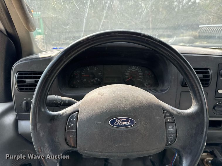 image for item EJ3116 2005 Ford F550 Super Duty XL flatbed truck