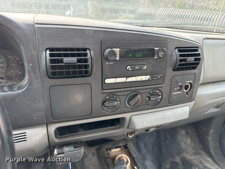 image for item EJ3116 2005 Ford F550 Super Duty XL flatbed truck