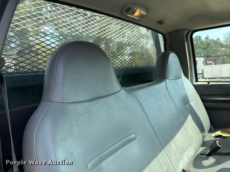 image for item EJ3116 2005 Ford F550 Super Duty XL flatbed truck