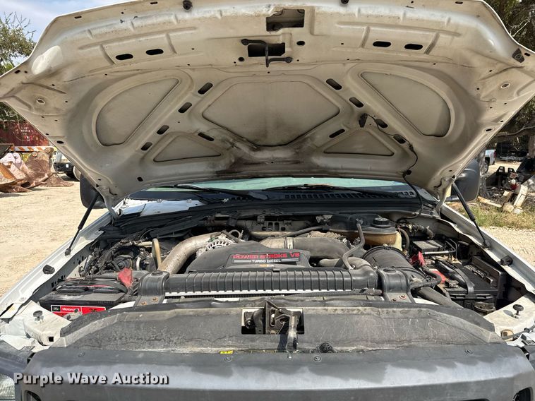 image for item EJ3116 2005 Ford F550 Super Duty XL flatbed truck