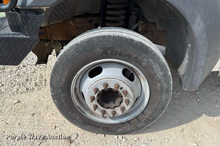 image for item EJ3116 2005 Ford F550 Super Duty XL flatbed truck