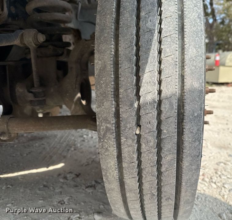 image for item EJ3116 2005 Ford F550 Super Duty XL flatbed truck