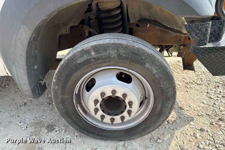 image for item EJ3116 2005 Ford F550 Super Duty XL flatbed truck