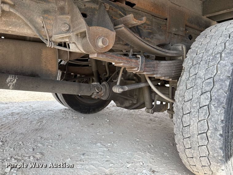 image for item EJ3116 2005 Ford F550 Super Duty XL flatbed truck