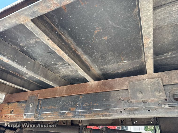 image for item EJ3116 2005 Ford F550 Super Duty XL flatbed truck