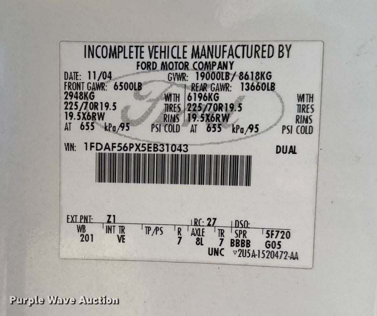 image for item EJ3116 2005 Ford F550 Super Duty XL flatbed truck