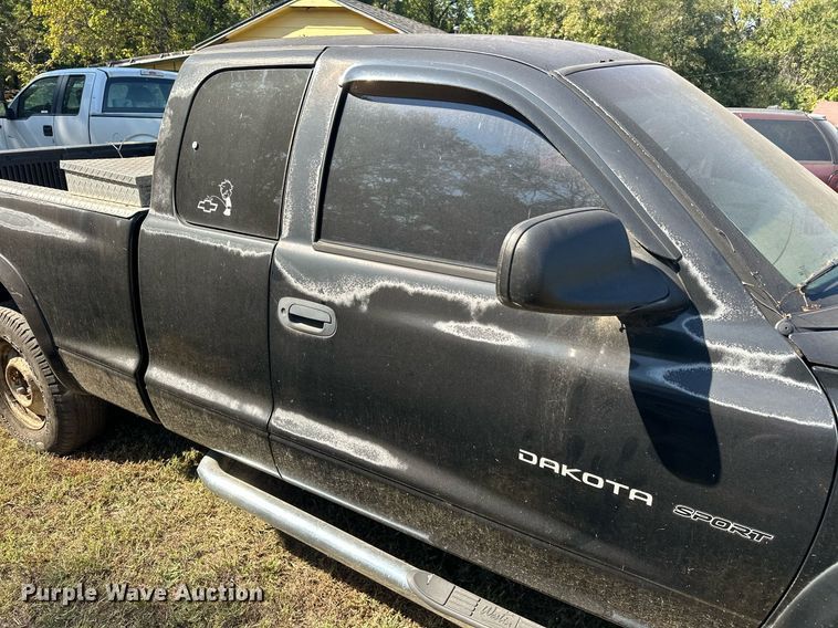 image for item EJ4883 2002 Dodge  Dakota Sport Club Cab pickup truck