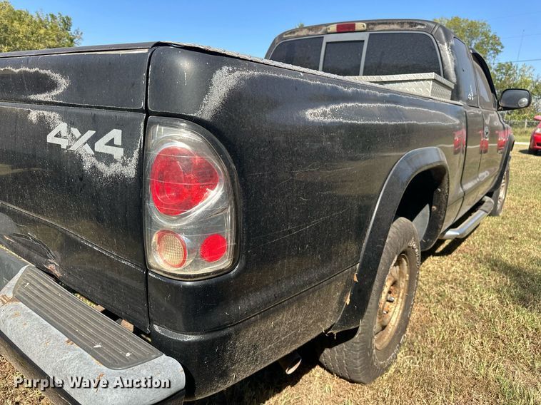 image for item EJ4883 2002 Dodge  Dakota Sport Club Cab pickup truck