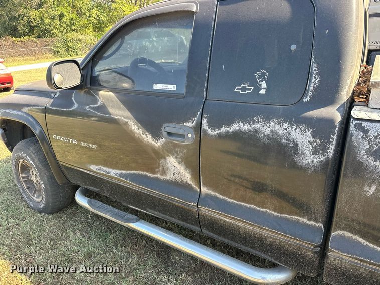 image for item EJ4883 2002 Dodge  Dakota Sport Club Cab pickup truck