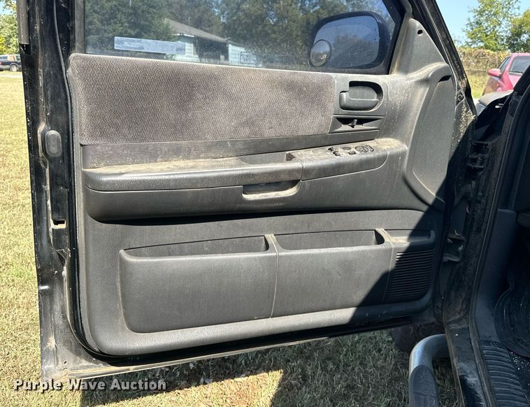 image for item EJ4883 2002 Dodge  Dakota Sport Club Cab pickup truck