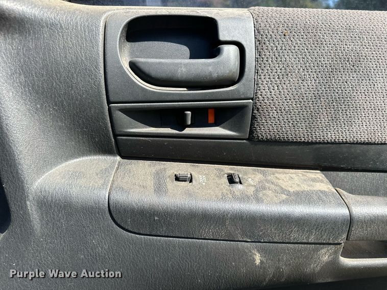 image for item EJ4883 2002 Dodge  Dakota Sport Club Cab pickup truck