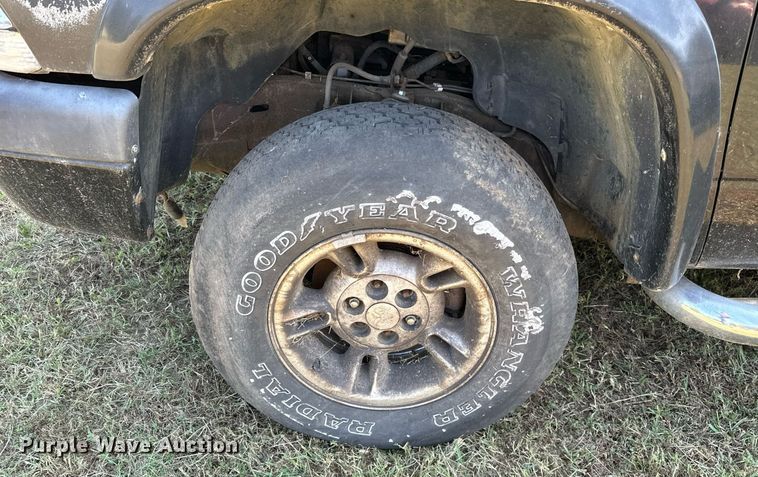 image for item EJ4883 2002 Dodge  Dakota Sport Club Cab pickup truck