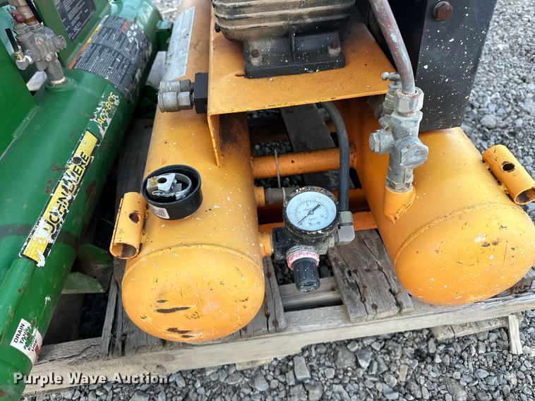 image for item EJ4913 (2) air compressors 